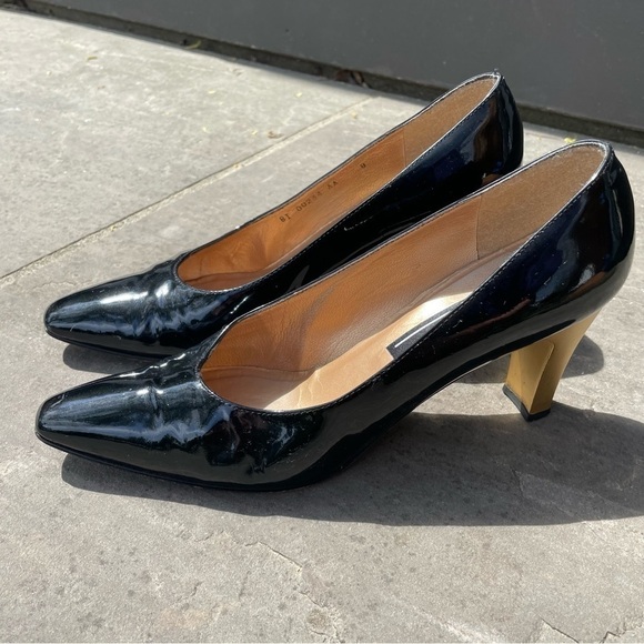 [9] Vintage Stuart Weitzman Classic Black Patent Leather & Gold Pumps Women’s - Picture 4 of 11